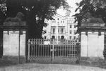 Brama ogrodowa z lwami - zdjcie sprzed 1945 roku